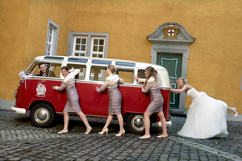 Real Wedding Story Verena Michael VW Bus