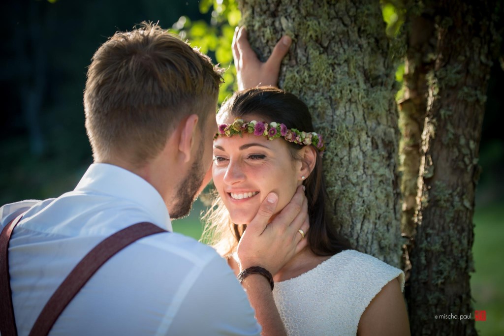 Real Wedding Story - Nina & Denis Portrait am Baum