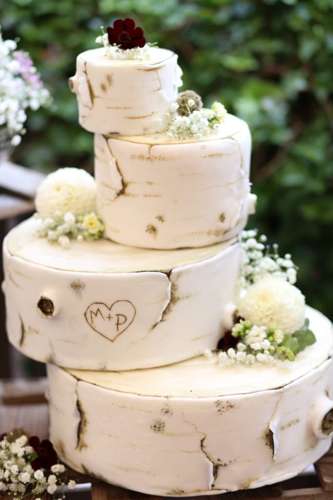 Holz als Tischdeko für die Hochzeit