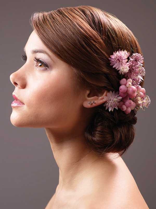 Brautfrisuren mit Blumen