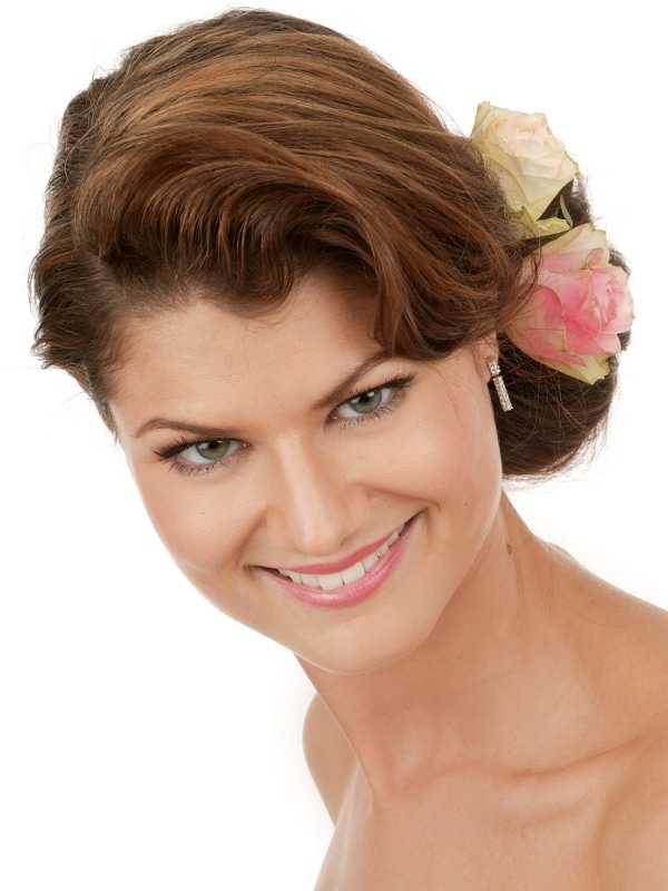 Brautfrisuren mit Blumen