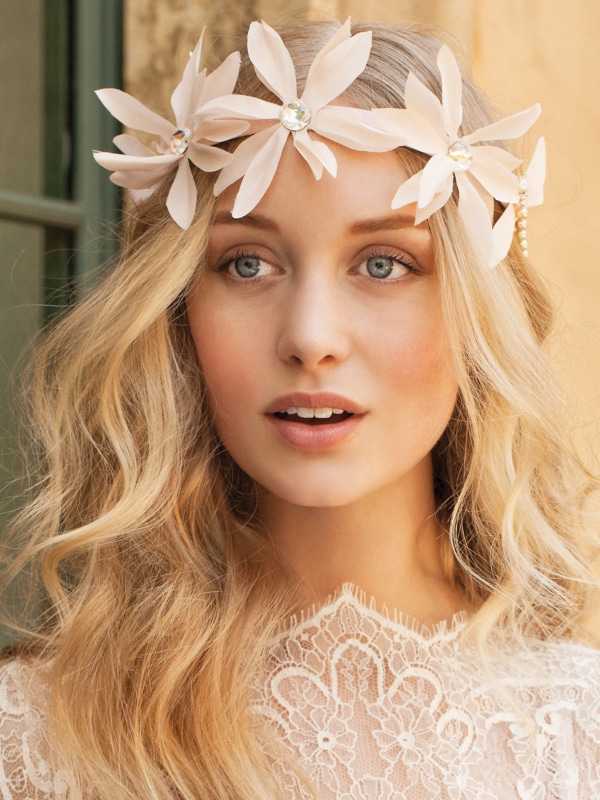Brautfrisuren mit Blumen