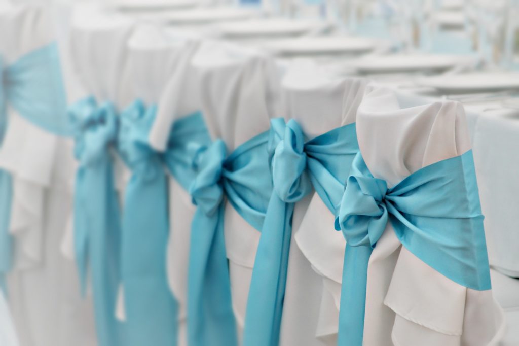 Blaue Tischdeko für die Hochzeit