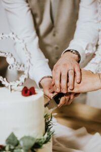 Anschnitt der Hochzeitstorte