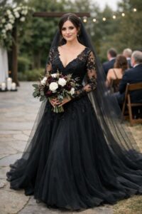 Klassisches schwarzes Brautkleid