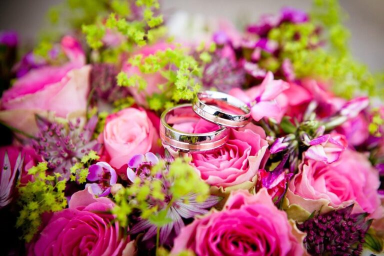 flowers, rings, flower background, bouquet, beautiful flowers, wedding bouquet, flower wallpaper, wedding rings, nature, bridal bouquet, wedding bands, wedding, marriage, flower arrangement, close up